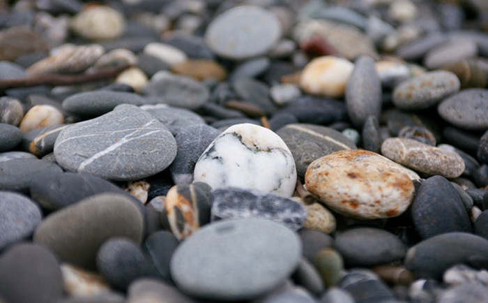 油浸式变压器下为什么有鹅卵石?